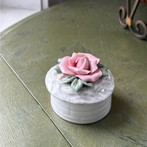 🧡 2/$15 🧡 Ceramic Trinket Box with Pink Rose
